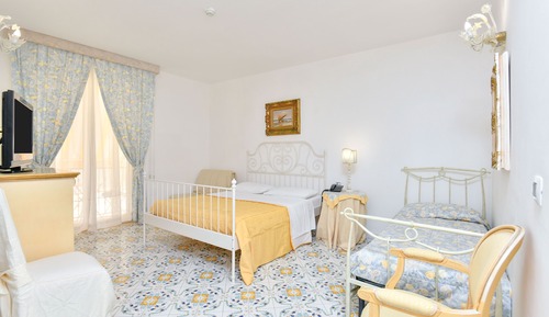 Habitación triple estándar, varias camas, en edificio anexo