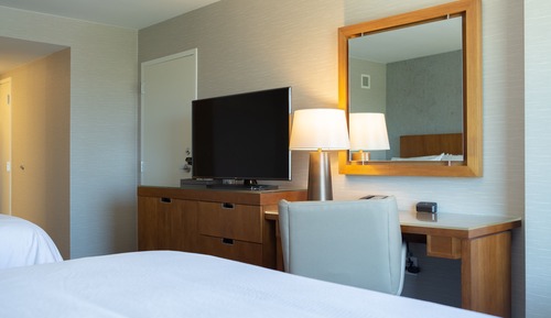 Habitación tradicional, 2 camas de matrimonio (Mobility/Hearing Access, Roll-In Shwr)