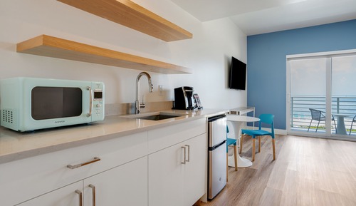 Oceanfront King Suite (Accessible)