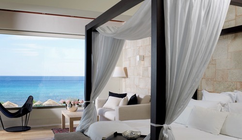 Queen's Maisonette sea front with private pool