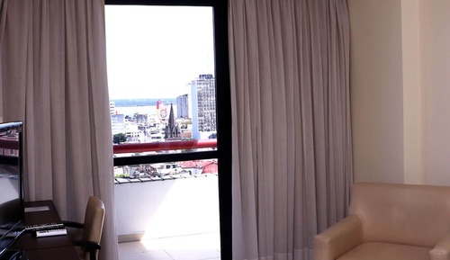 Deluxe Vista Teatro e Rio Negro