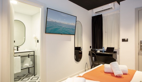 Habitación básica con 1 cama doble o 2 individuales