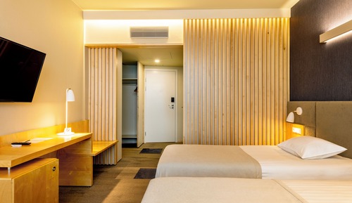 Habitación superior con 1 cama doble o 2 individuales