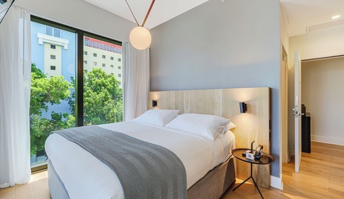 Habitación, balcón, en esquina