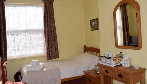 Habitación con 2 camas individuales