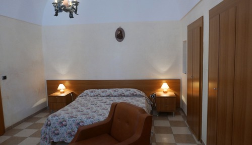Habitación con 1 cama doble o 2 individuales, baño privado