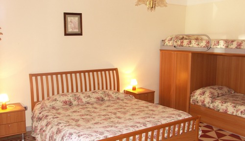 Habitación familiar, varias camas, baño privado