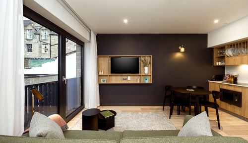 Wilde One Bedroom Twin Castle View