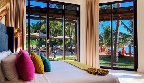 Ocean Front Villa 1 King and 2 Double Beds up to 4 adults included