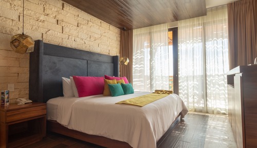 Belo Deluxe Suite King Bed - Adults Only