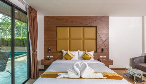 Habitación Deluxe doble, acceso a la piscina