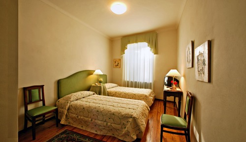 Habitación estándar con 1 cama doble o 2 individuales (7)