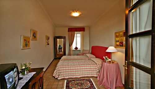 Habitación estándar con 1 cama doble o 2 individuales (10)