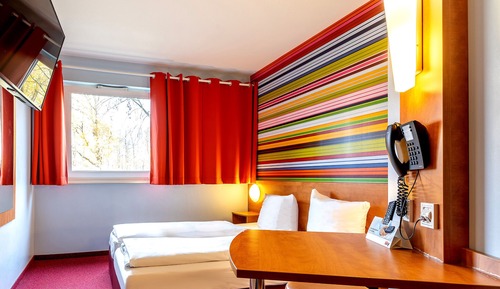 Habitación estándar con 1 cama doble o 2 individuales, fumadores