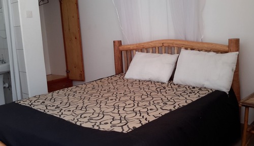 Habitación con 1 cama doble o 2 individuales, baño privado (1)