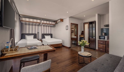 Deluxe Twin Studio with City View and Kitchen (Complimentary One-time Minibar)