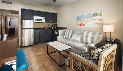 Suite, 1 cama de matrimonio grande con sofá cama, cocina, vistas a la piscina