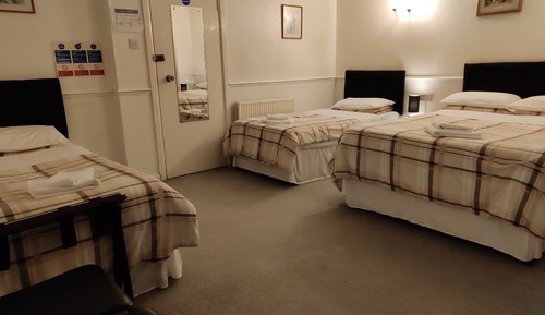 Habitación cuádruple estándar