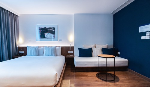 Habitación superior con 1 cama doble o 2 individuales