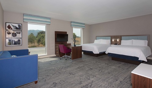 Estudio, 2 camas de matrimonio, frigorífico y microondas (Wet bar)