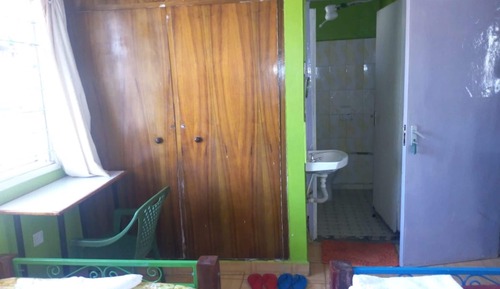 Habitación con 2 camas individuales