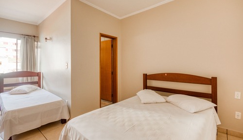 Habitación cuádruple (1 Double bed + 2 Single beds)