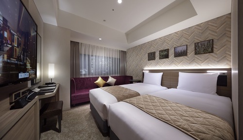 Habitación, no fumadores (Run of the house, CI 8PM-, CO 9AM)