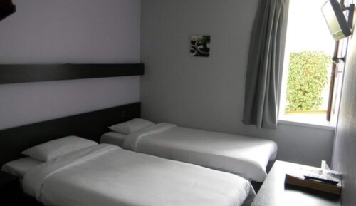Habitación clásica con 2 camas individuales