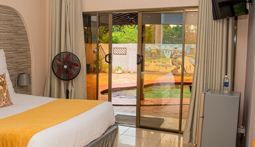 Habitación exclusiva doble, 1 cama de matrimonio, no fumadores, vistas a la piscina