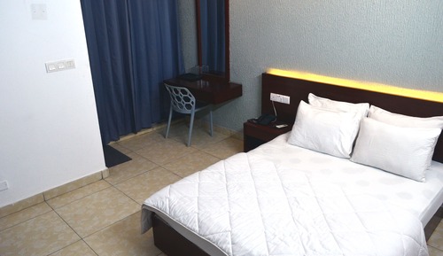 Habitación estándar doble, 1 cama doble, balcón, vistas a la colina