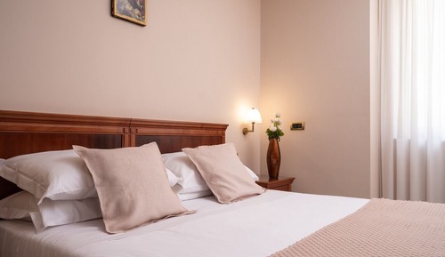 Habitación superior, 1 cama de matrimonio grande (Letto Matrimoniale)