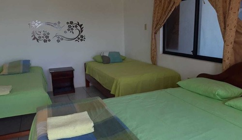 Habitación cuádruple, baño privado, vistas al mar