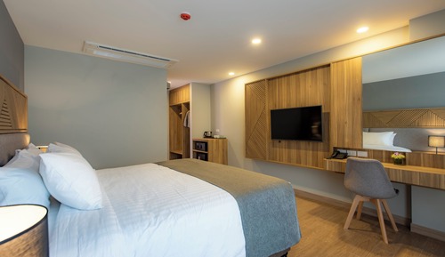 Habitación Deluxe, 1 cama doble, vistas a la piscina