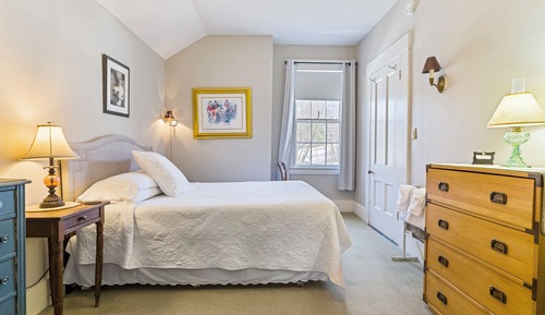 Basic Room, 1 Queen Bed, Non Smoking (Room 8, Third Floor) Shared Shower