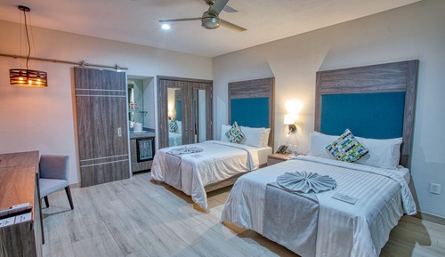 Habitación cuádruple, baño privado, vistas al patio (Habitacion Patio)