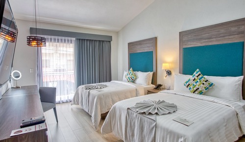 Habitación cuádruple, baño privado, vistas a la ciudad (Habitación de Lujo )