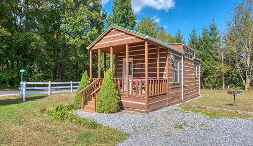 Cabaña panorámica, baño privado, vistas a la montaña (Raccoon Run)
