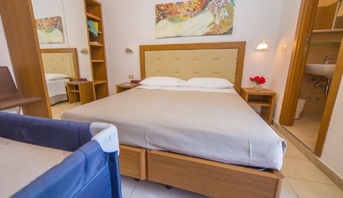 Habitación Confort con 1 cama doble o 2 individuales, balcón, vistas al mar