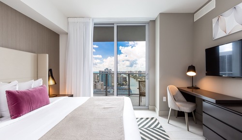 Suite de lujo, 3 habitaciones, cocina, vistas parciales al mar