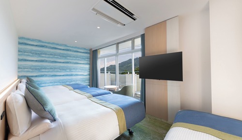 Habitación cuádruple superior, no fumadores (with Private Bathroom, Forest View)