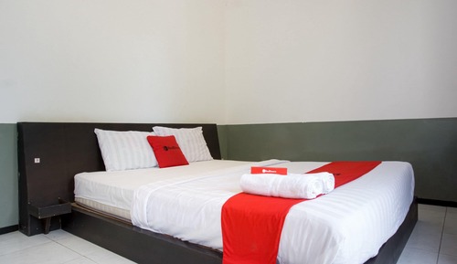 Habitación doble (RedDoorz)