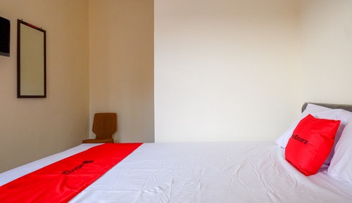 Habitación doble (RedDoorz)