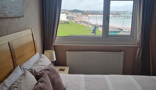 Habitación familiar, vistas al mar (Room 9)