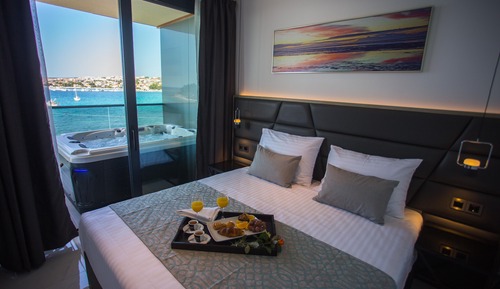 Suite presidencial, bañera de hidromasaje, vistas al mar