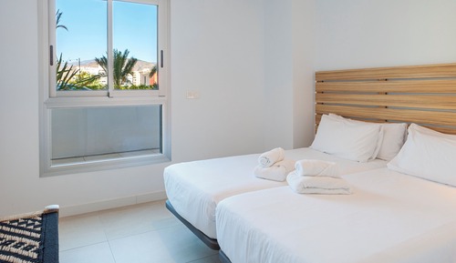 Apartamento, 2 habitaciones, terraza, planta baja