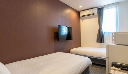 Habitación estándar con 2 camas individuales, no fumadores (check-in is not available after 11PM)