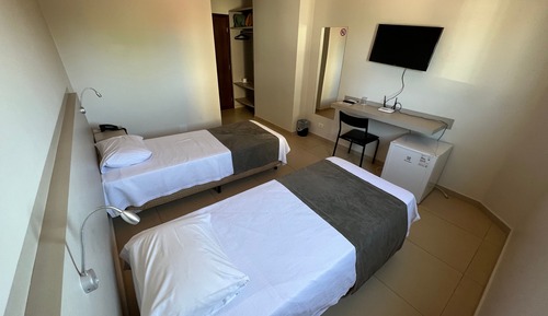 Habitación con 2 camas individuales, en una planta alta