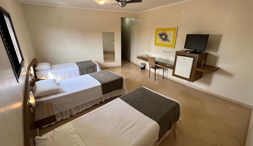 Habitación triple, en una planta alta