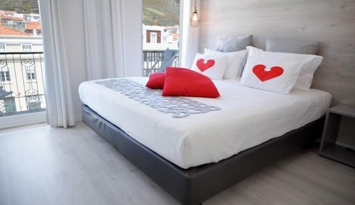 Habitación con 1 cama doble o 2 individuales, vistas parciales al mar