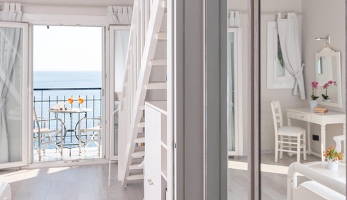 Habitación familiar, vistas parciales al mar